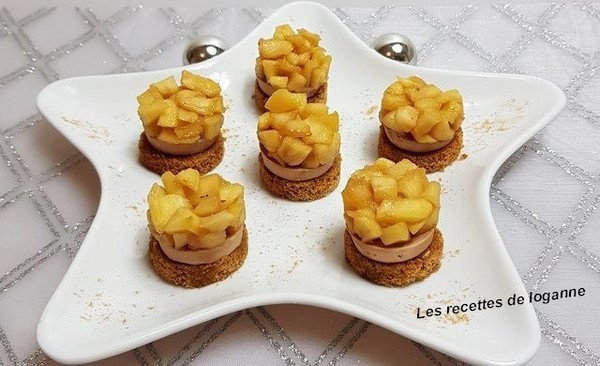 Mini toasts tatin de foie gras.
