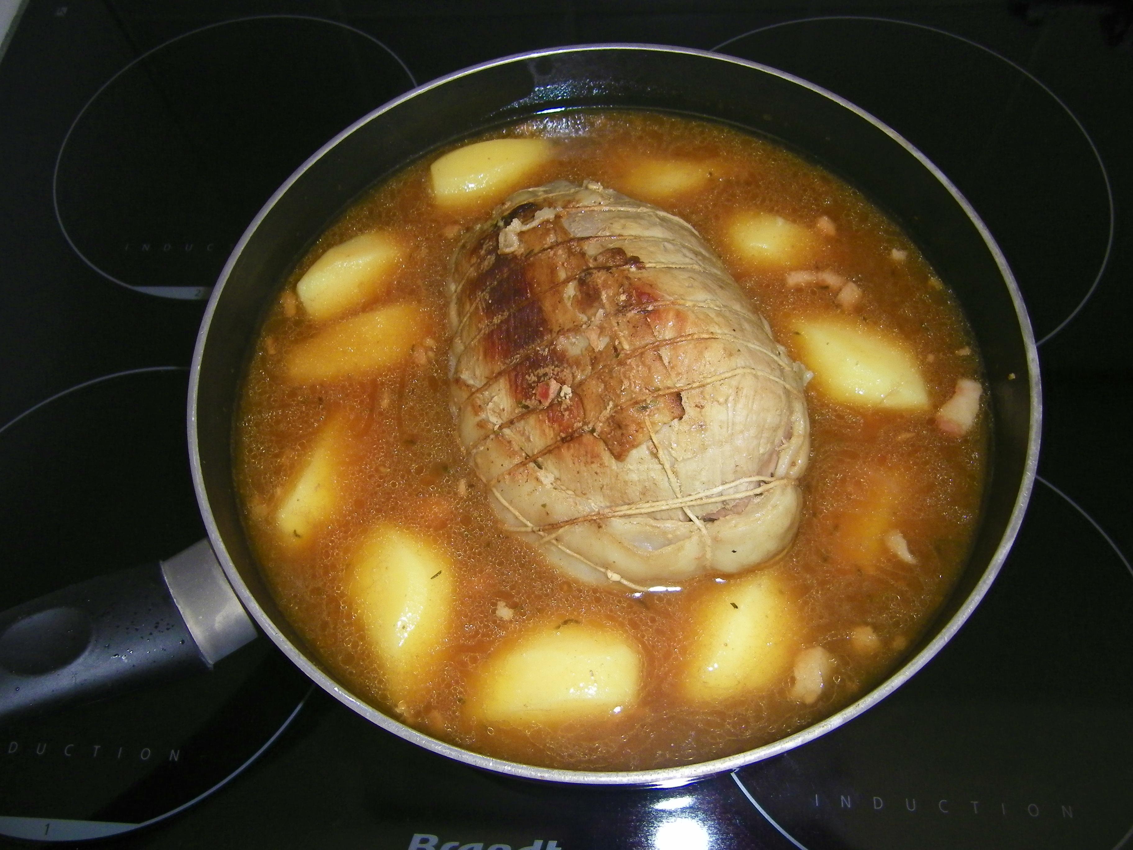 Rôti de veau avec pommes de terre